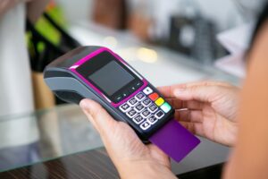 5 formas de ganhar dinheiro usando o cartão de crédito